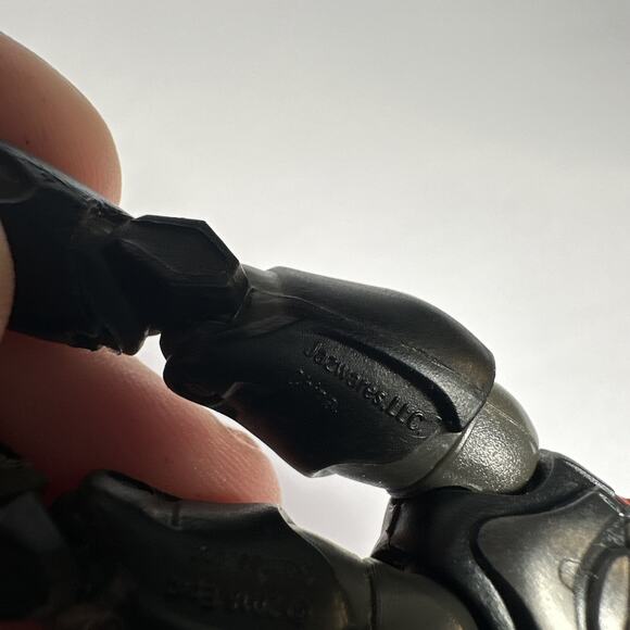 2018 Jazwares Fortnite Early Game Survival Kit 4" Action Figure Omega - Picture 7 of 8